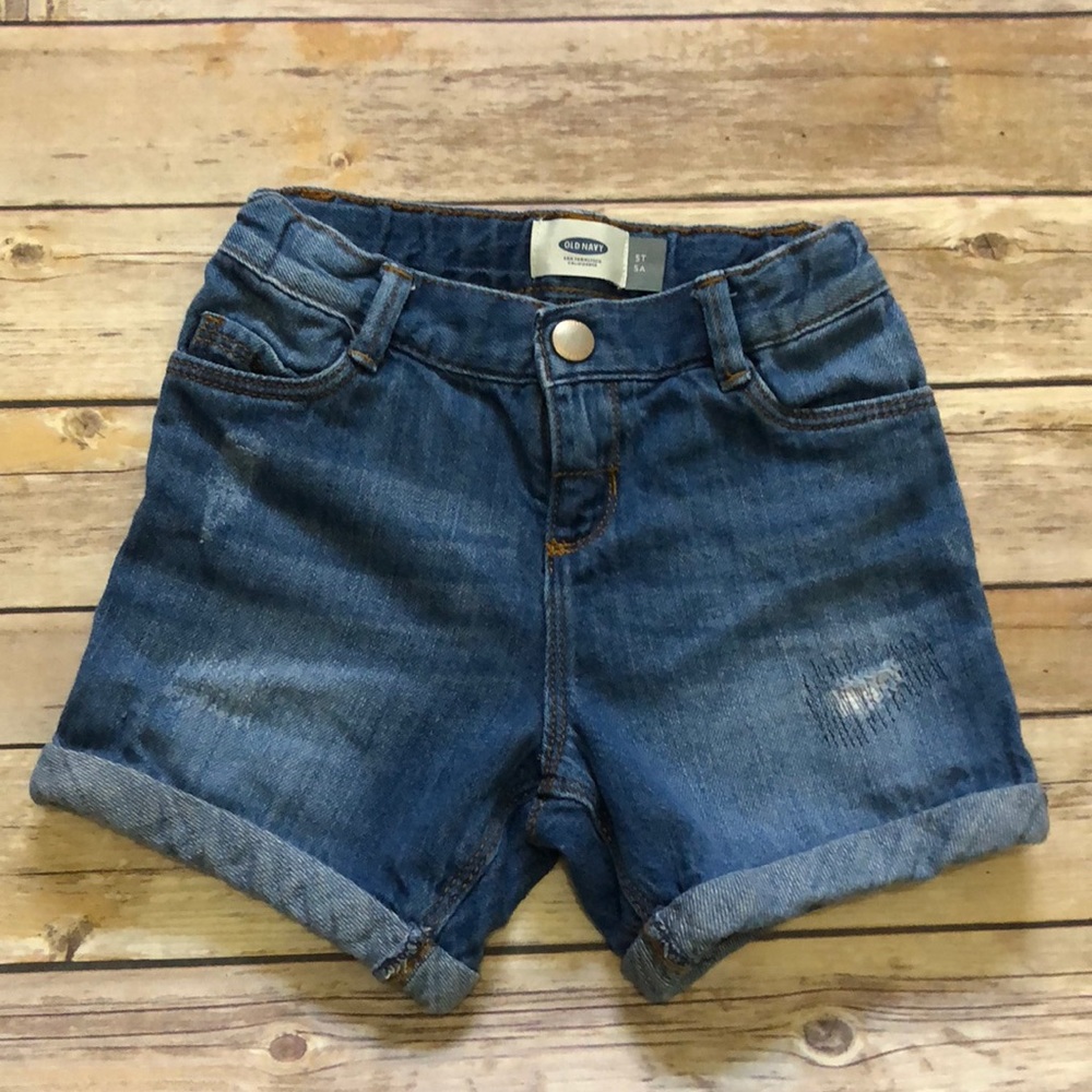 Girl’s Old Navy distressed denim shorts